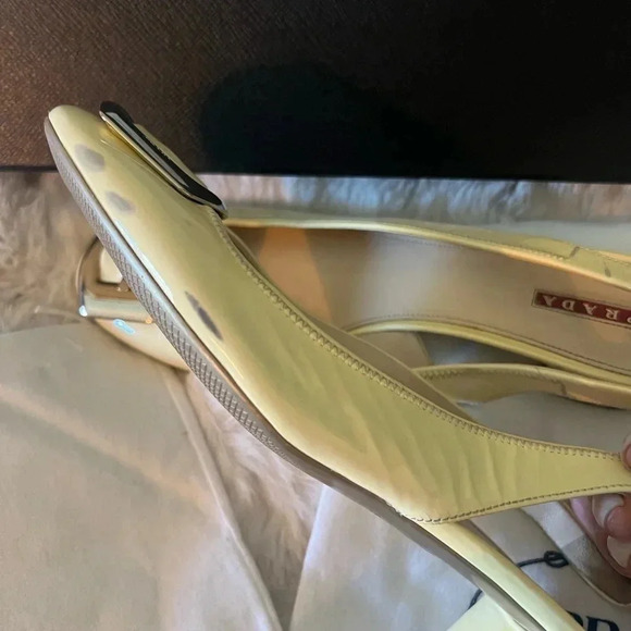 Vintage Prada Sling back Cream Patent Leather shoes… - Picture 6 of 17